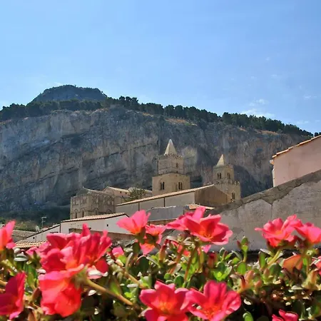 Blue Coral Гостевой дом Чефалу